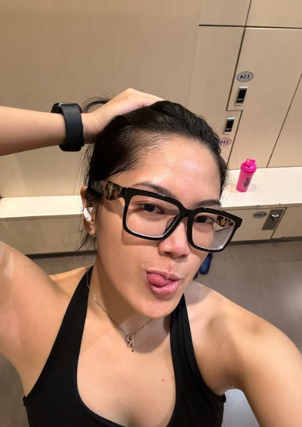 looking makes it hot_26