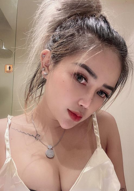 looking makes it hot_26