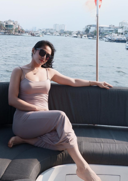 looking makes it hot_26