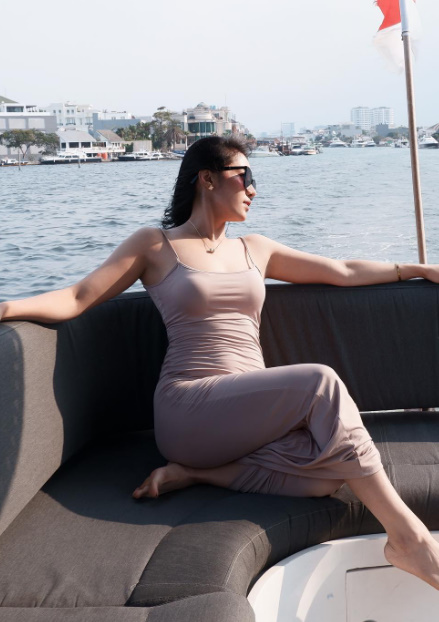 looking makes it hot_26