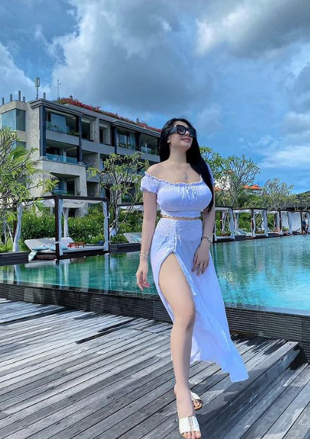 looking makes it hot_26