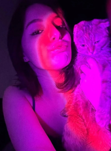 looking makes it hot_34