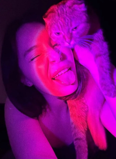 looking makes it hot_34