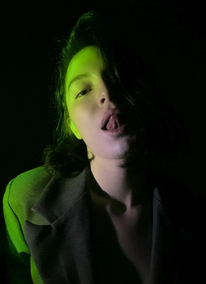 looking makes it hot_34