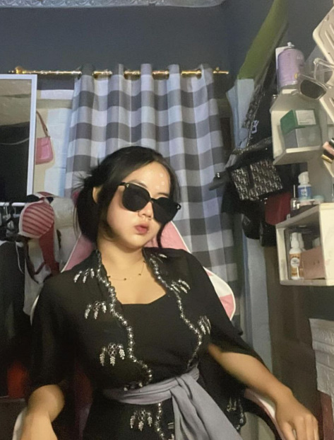 looking makes it hot_35