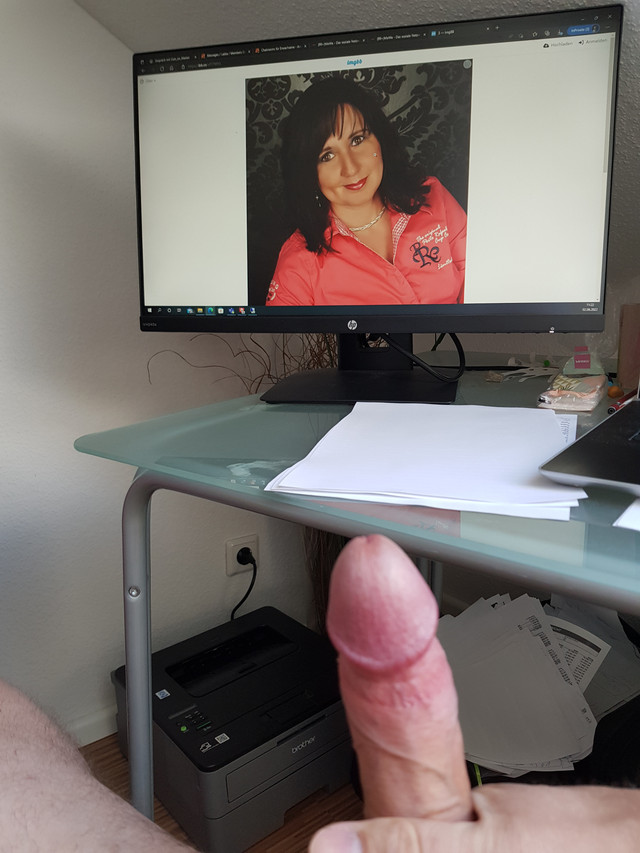 Czech slut Mikayla wank challenge