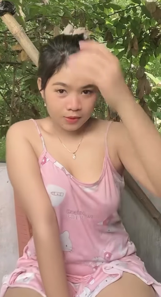 looking makes it hot_39