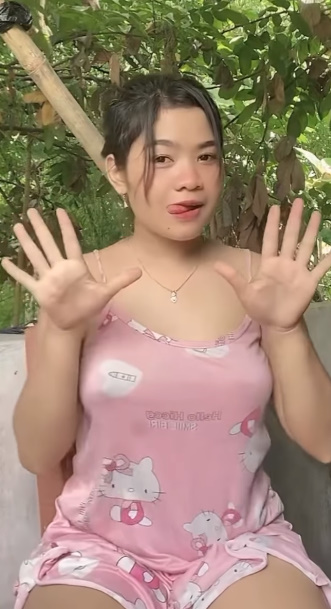 looking makes it hot_39