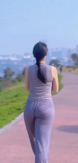 looking makes it hot_39