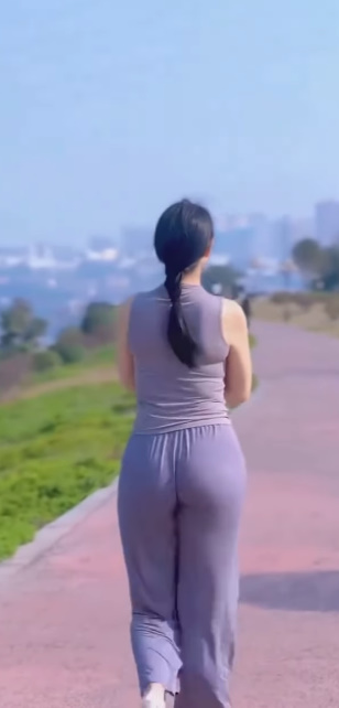 looking makes it hot_39