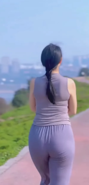 looking makes it hot_39