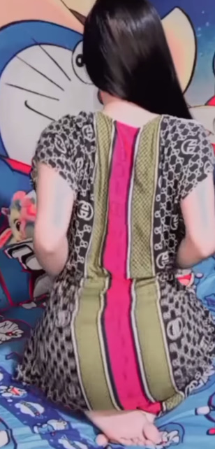 looking makes it hot_39