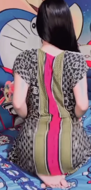 looking makes it hot_39