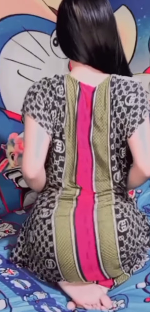 looking makes it hot_39