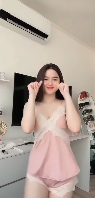 looking makes it hot_39