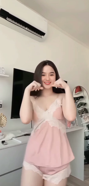 looking makes it hot_39