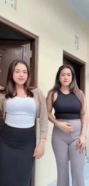 looking makes it hot_39