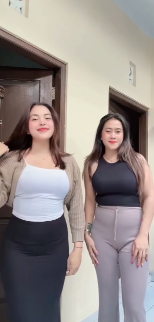 looking makes it hot_39