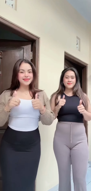 looking makes it hot_39