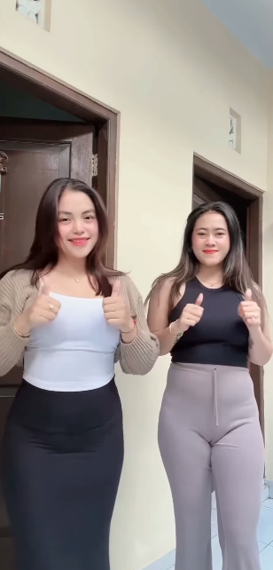 looking makes it hot_39