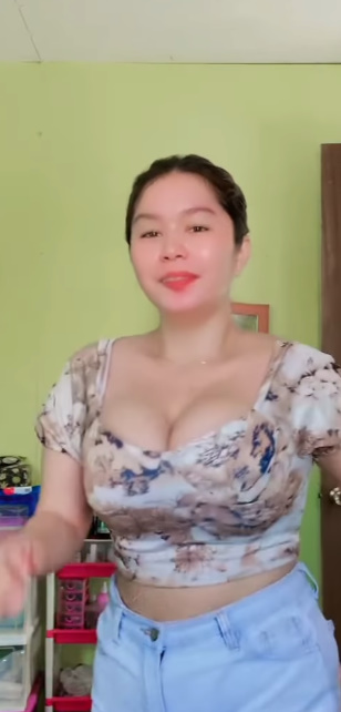 looking makes it hot_39