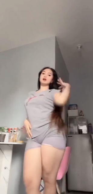 looking makes it hot_39