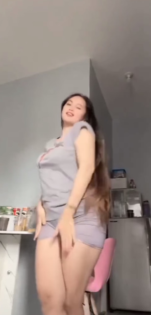 looking makes it hot_39