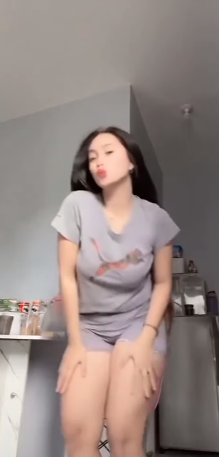 looking makes it hot_39