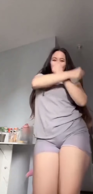 looking makes it hot_39