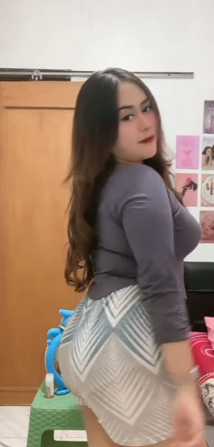 looking makes it hot_39