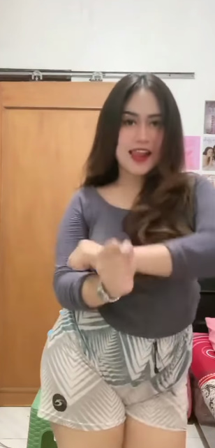 looking makes it hot_39