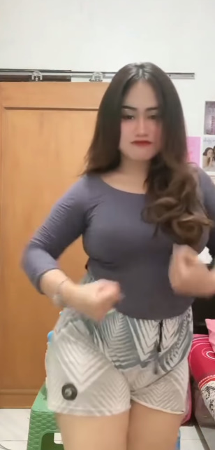 looking makes it hot_39