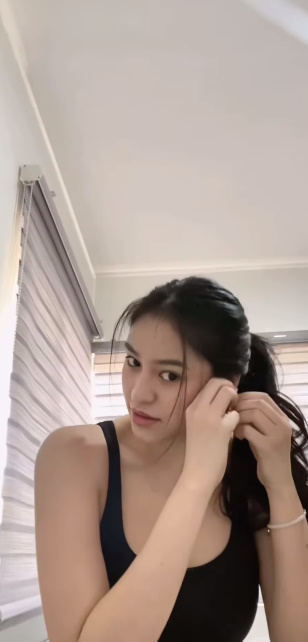 looking makes it hot_39