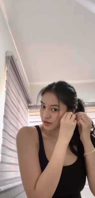 looking makes it hot_39