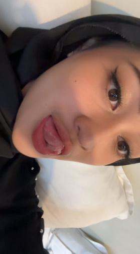 looking makes it hot_40