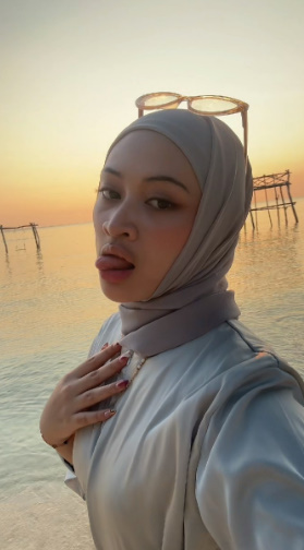 looking makes it hot_40