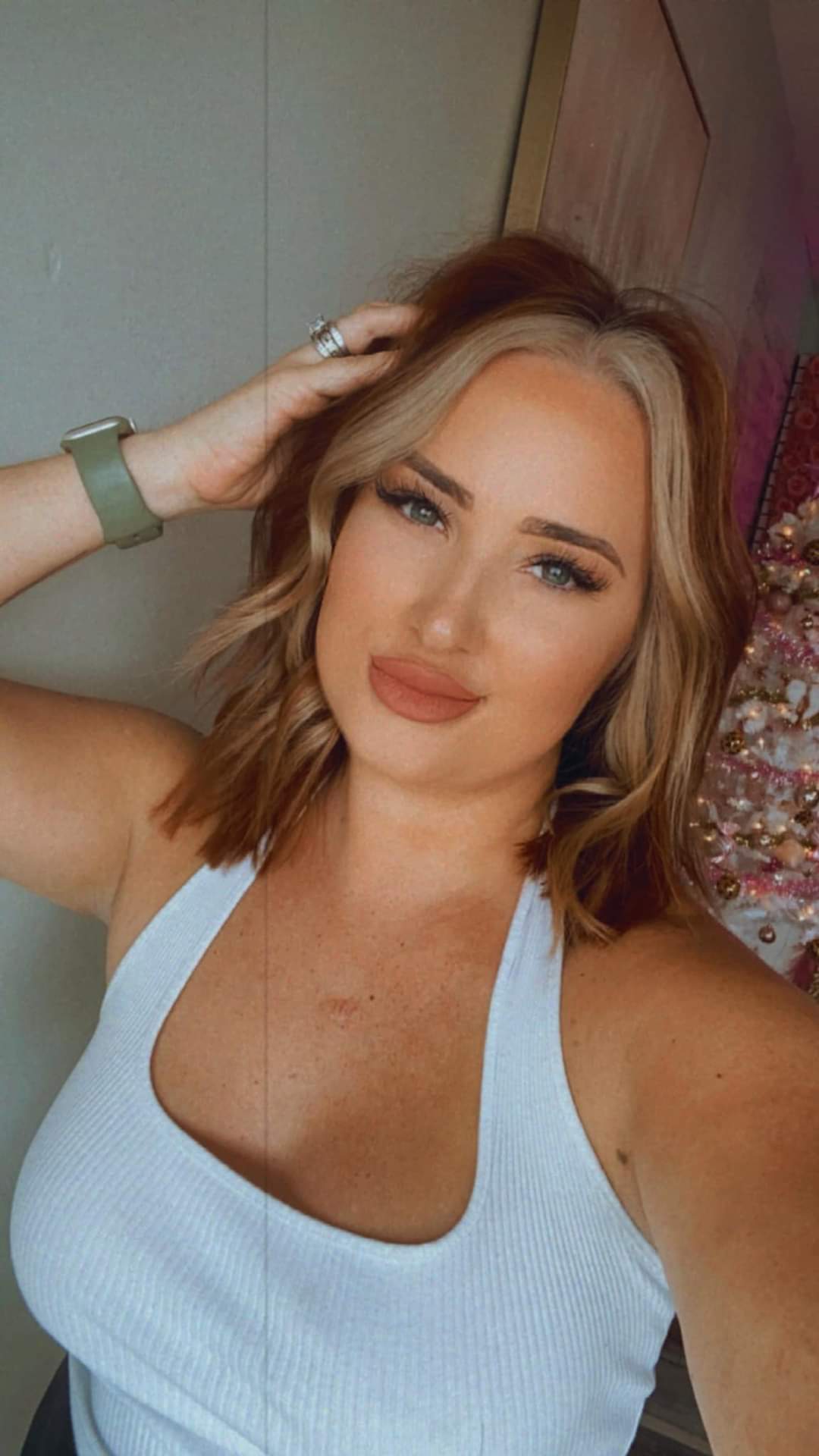 Courtnie loves to suck cocks