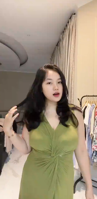 looking makes it hot_43