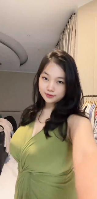 looking makes it hot_43