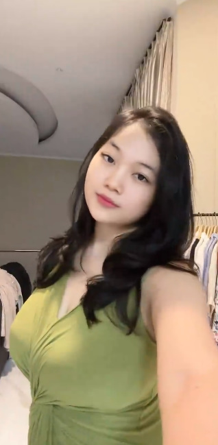 looking makes it hot_43