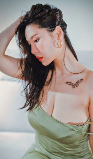 looking makes it hot_43