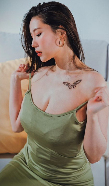 looking makes it hot_43