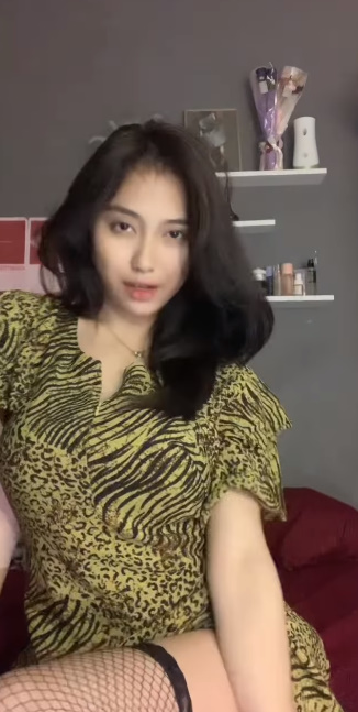 looking makes it hot_44