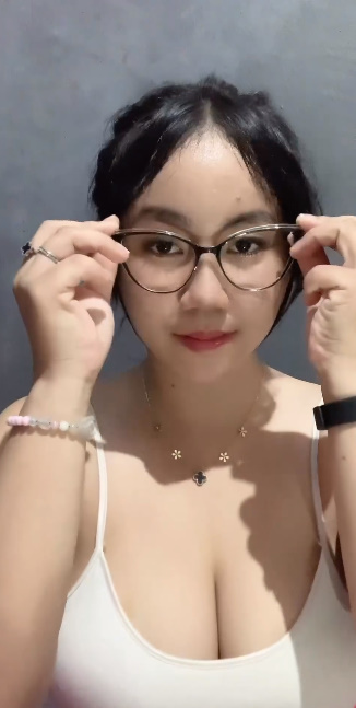 looking makes it hot_44