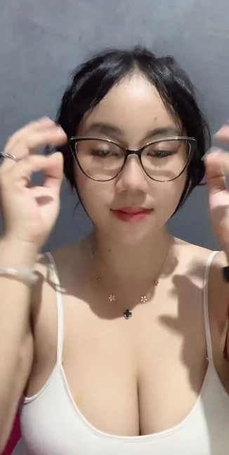 looking makes it hot_44