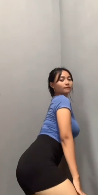 looking makes it hot_44