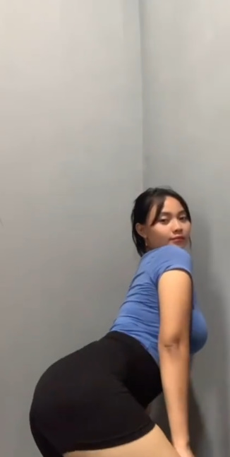 looking makes it hot_44