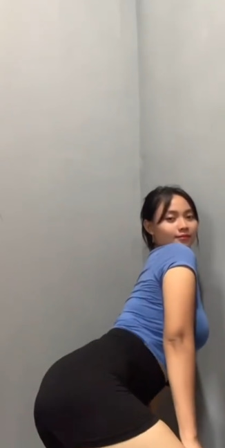 looking makes it hot_44