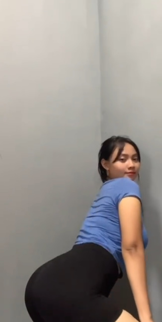 looking makes it hot_44