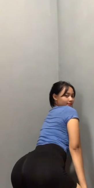 looking makes it hot_44